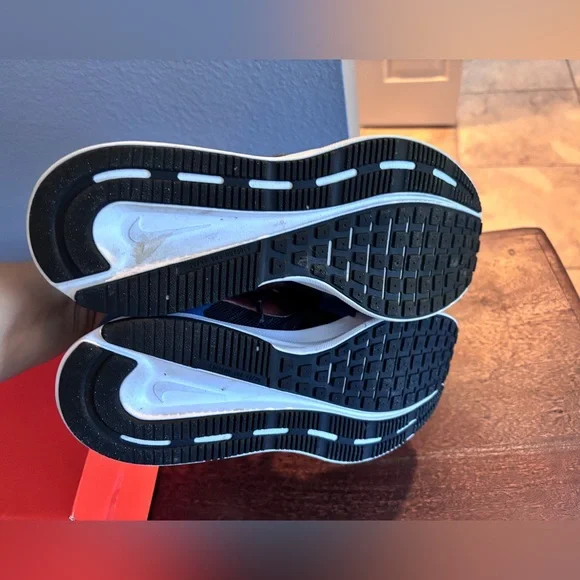 Nike Run Swift 3 Blue and Black Sneakers with Bronze Swoosh Women’s 9 - Picture 5 of 6